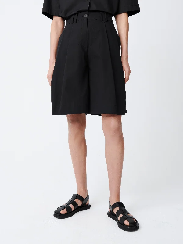 cito-shorts-in-black