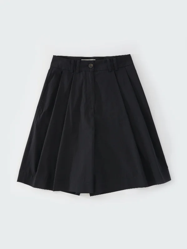 cito-shorts-in-black