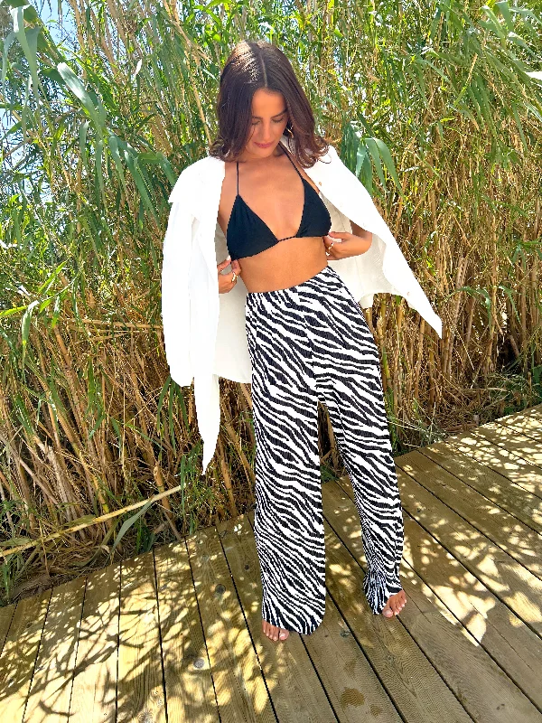 difficult-to-plisse-white-black-zebra-plisse-trousers