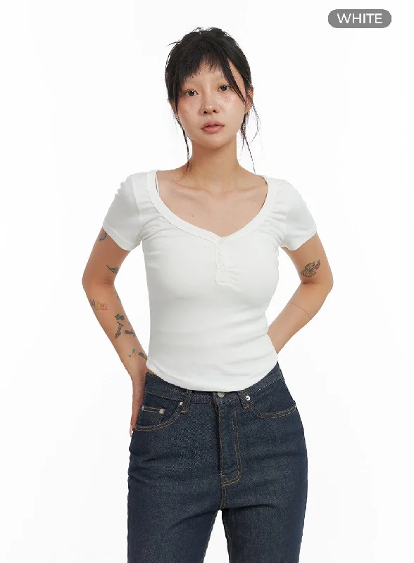 shirred-buttoned-u-neck-crop-tee-cl415