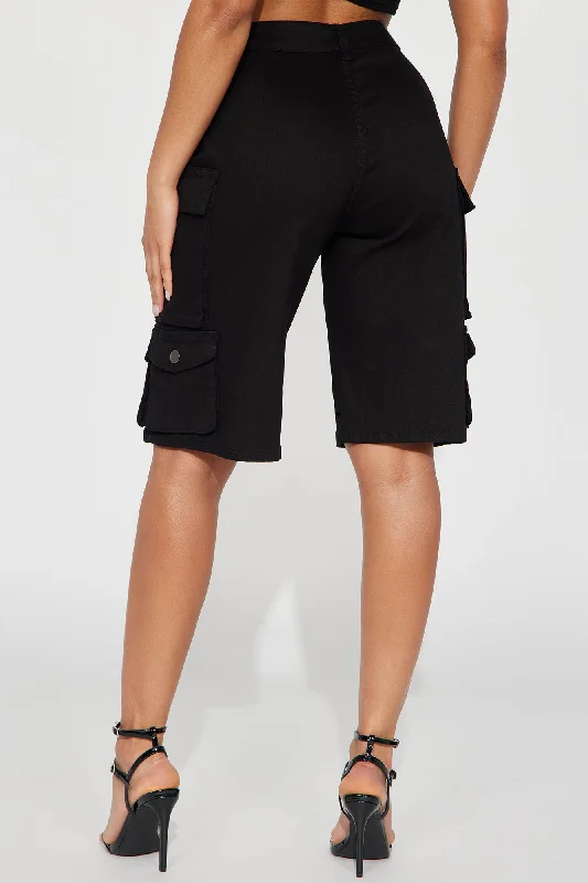 that-one-friend-cargo-bermuda-short-black