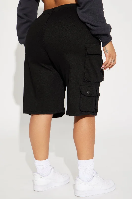 that-one-friend-cargo-bermuda-short-black